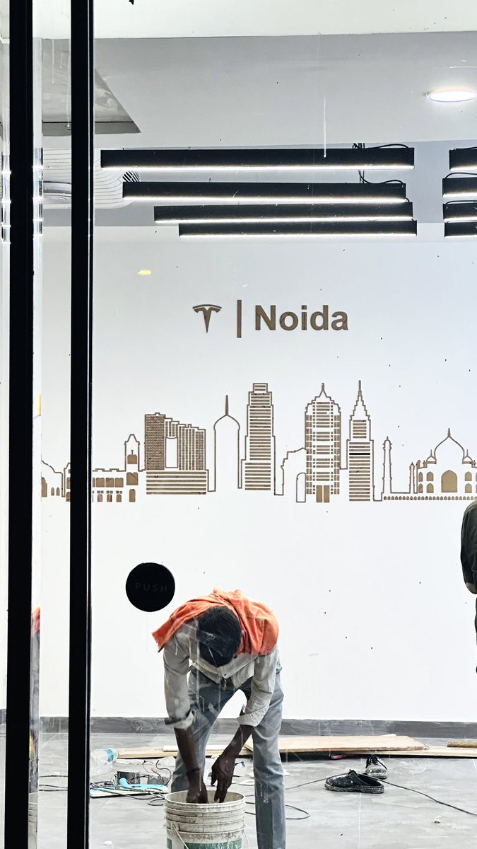 SSSarthakSharma's tweet photo. #tesla #noida showroom coming up.

📍Skymark One, Sector 98, Noida
@NoidaUpdatesX

@Tesla_India #apple #india https://t.co/b674gVOhmR