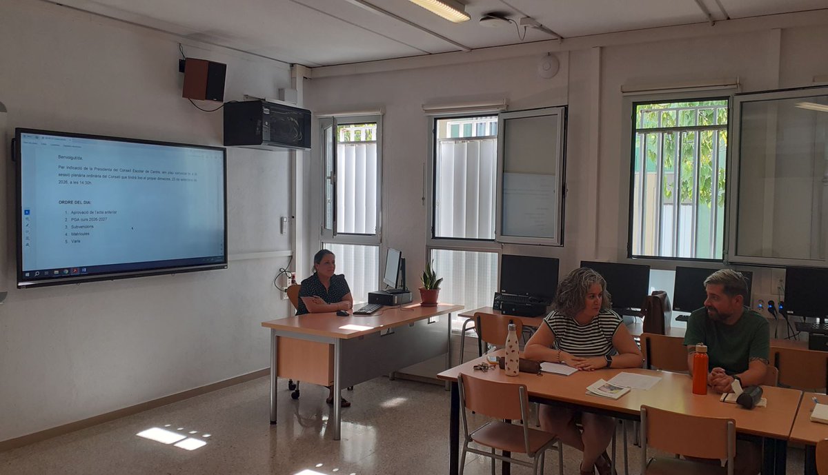 CfaCornella's tweet photo. Avui ha tingut lloc el primer #ConsellDeCentre d'aquest #Curs26_27. 🔥 Sobre la taula, la presentació del nou #claustre, amb la incorporació de la nova #orientadora, la Vero, i els objectius del #PGAC per al present període, entre d'altres qüestions. #Participació #Democràcia https://t.co/3PvdeU7V6A