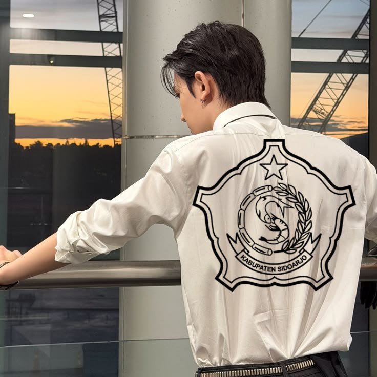 rintaoro's tweet photo. #evanseung local au wdyt partner lu 10/10 tapi punya tattoo logo pemkab Sidoarjo?

cw // 18+ (dikit) https://t.co/WARKGzi2AJ