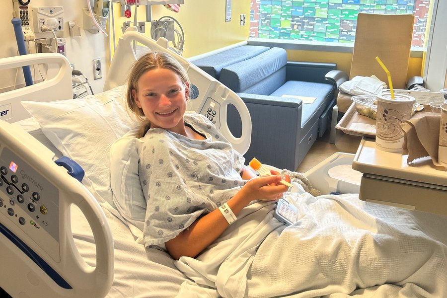 ILWomen's tweet photo. “She didn't wear a wig. She just let it go. ...It was such a huge accomplishment, knowing almost exactly one year later she was playing again.”

@mattkinnear on Colbie VanTine finding true love for the game after cancer diagnosis.

READ: https://t.co/Xsbqio3apa https://t.co/uyj38JvFm7