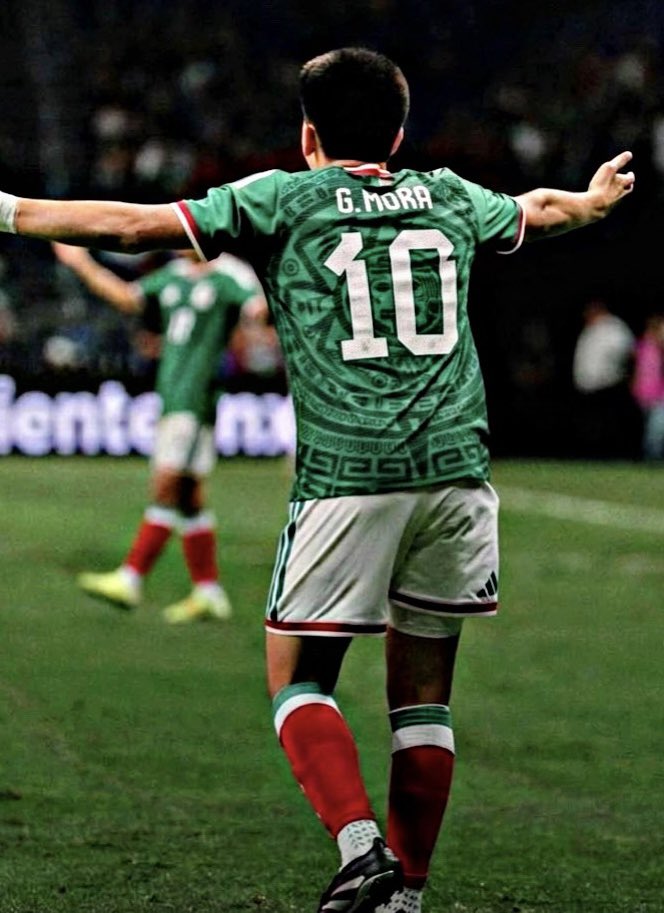 AllFutbolMX's tweet photo. 🚨🤯 BREAKING: GILBERTO MORA IS THE NEW NO. 10 OF THE MEXICAN NATIONAL TEAM! 🔟

The 17-year-old wonderkid will wear the iconic number starting this international window under Rafa Marquez. ❤️🔥 @GibranAraige https://t.co/SzHbLAXapl