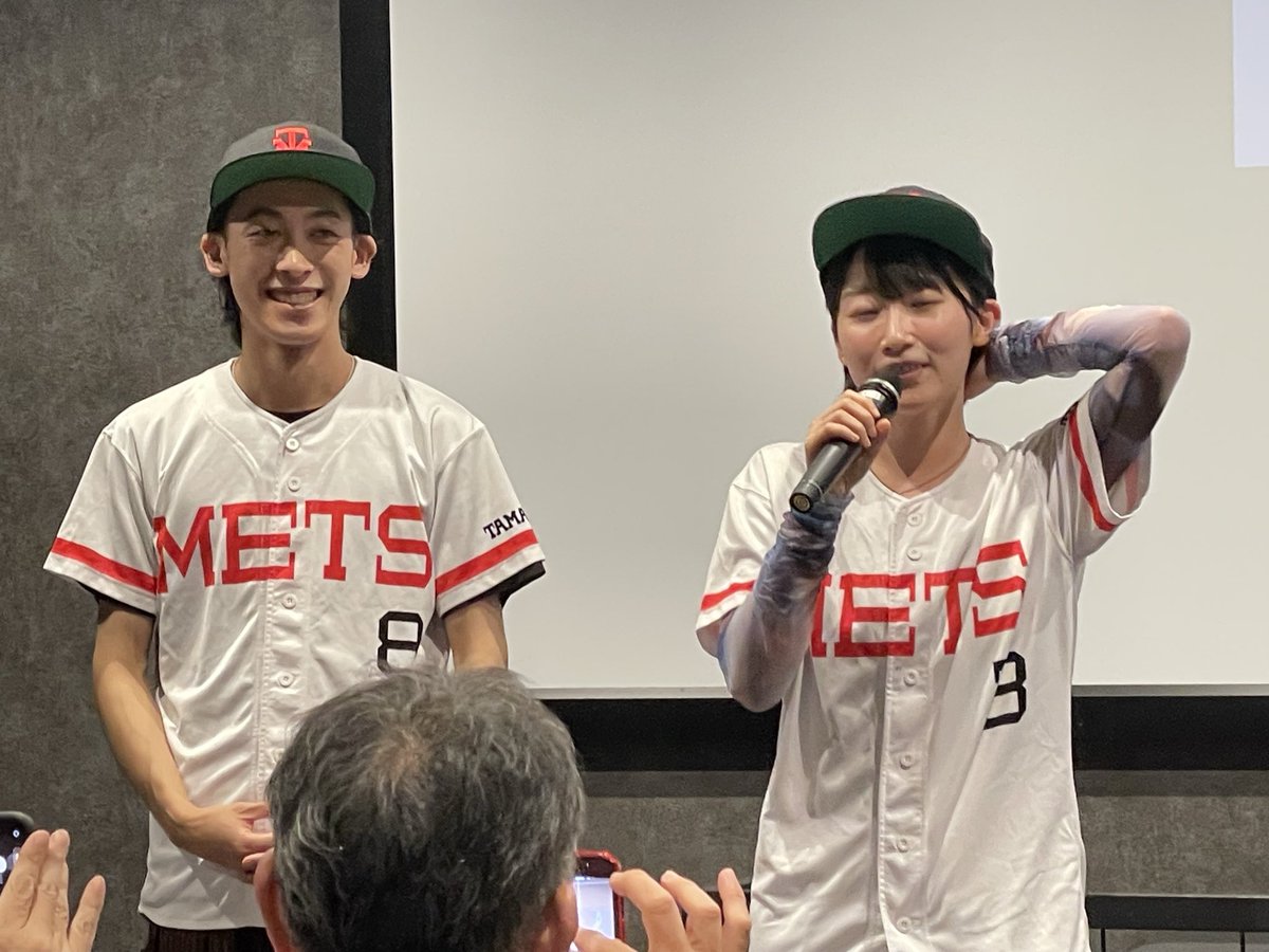 rotemasu's tweet photo. #野球どアホウ未亡人 3周年イベント上映、#ジオリジンオブカブ研 夏子を覚醒させるために殺された賢ちゃんの #秋斗 さんはユニフォームにお色直しで登場。水原夫婦登壇は胸熱でした。野球指導の #古谷航之介 さんにいきなり怒られる重野進も面白かった。↓続く https://t.co/qQ1aqj78YO