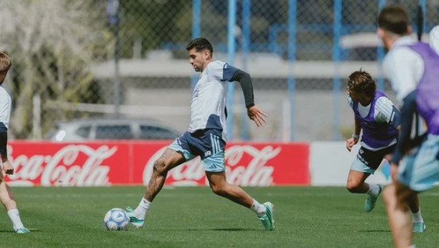 PDV_jujuy's tweet photo. “Cuti”, Lisandro, Julián Álvarez y Mastantuono llegaron al país para sumarse a la Selección https://t.co/GRzbTBpIET vía @https://twitter.com/PDV_jujuy https://t.co/oCg1PLskOC