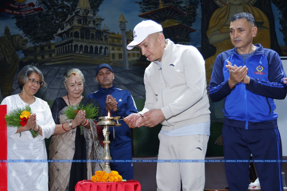 आज मिति २०८३/०६/०७ गते राष्ट्रिय प्रहरी प्रशिक्षण प्रतिष्ठान, महाराजगञ्जमा Isha Nepal को आयोजनामा सञ्चालित “Wellbeing & Meditation Sessions for Nepal Police Personnel” कार्यक्रममा प्रमुख अतिथिका रूपमा सहभागी हुनुहुँदै प्रहरी महानिरीक्षक दानबहादुर कार्कीज्यू साथमा राष्ट्रिय प्रहरी प्रशिक्षण प्रतिष्ठानका कार्यकारी निर्देशक प्रहरी अतिरिक्त महानिरीक्षक राजन अधिकारीज्यू, Isha Nepal का पदाधिकारीज्यूहरू, अन्य प्रहरी अतिरिक्त महानिरीक्षकज्यूहरू, प्रहरी नायव महानिरीक्षकज्यूहरू, प्रहरी वरिष्ठ उपरीक्षकज्यूहरू, अन्य प्रहरी अधिकृतहरू, प्रशिक्षार्थी प्रहरी अधिकृतहरू एवम् उपस्थित अन्य प्रहरी कर्मचारीहरू।