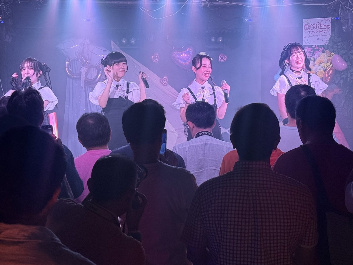 OMiE3qHNo8nF3YF's tweet photo. 最後尾じゃ写真も撮れないよな…😂💦w
#buzzRstudio
#バロンドール 
#仙台flavorワンマンライブ 
#伊達夏海 #なっちゃん 
#香澄まな #まなぴ 
#星谷輝空 #きらりん 
#霧崎初佳 #ういたん https://t.co/lHkWo9MeoJ