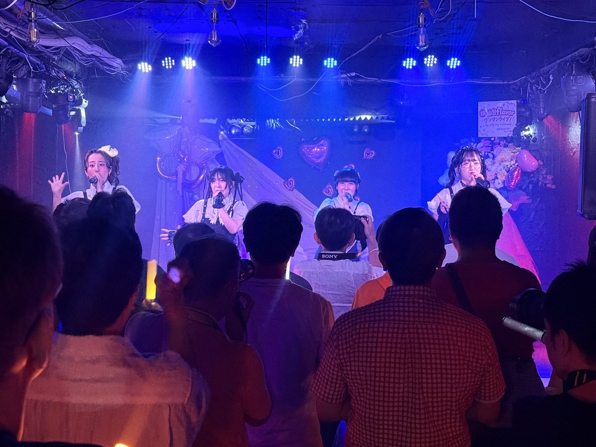 OMiE3qHNo8nF3YF's tweet photo. 最後尾じゃ写真も撮れないよな…😂💦w
#buzzRstudio
#バロンドール 
#仙台flavorワンマンライブ 
#伊達夏海 #なっちゃん 
#香澄まな #まなぴ 
#星谷輝空 #きらりん 
#霧崎初佳 #ういたん https://t.co/lHkWo9MeoJ