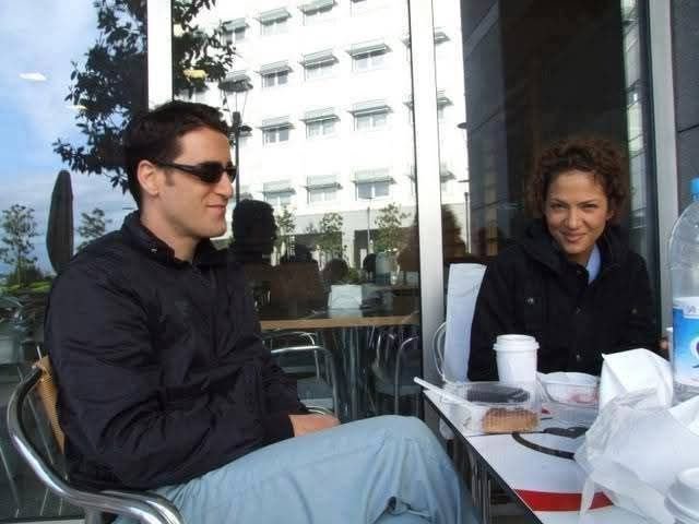 justnursel's tweet photo. doktorlar öyle bir diziydi ki kamera arkası fotolarda bile oyuncular molaya çıkmış doktor gibi görünüyorlar https://t.co/HefPpSt47w