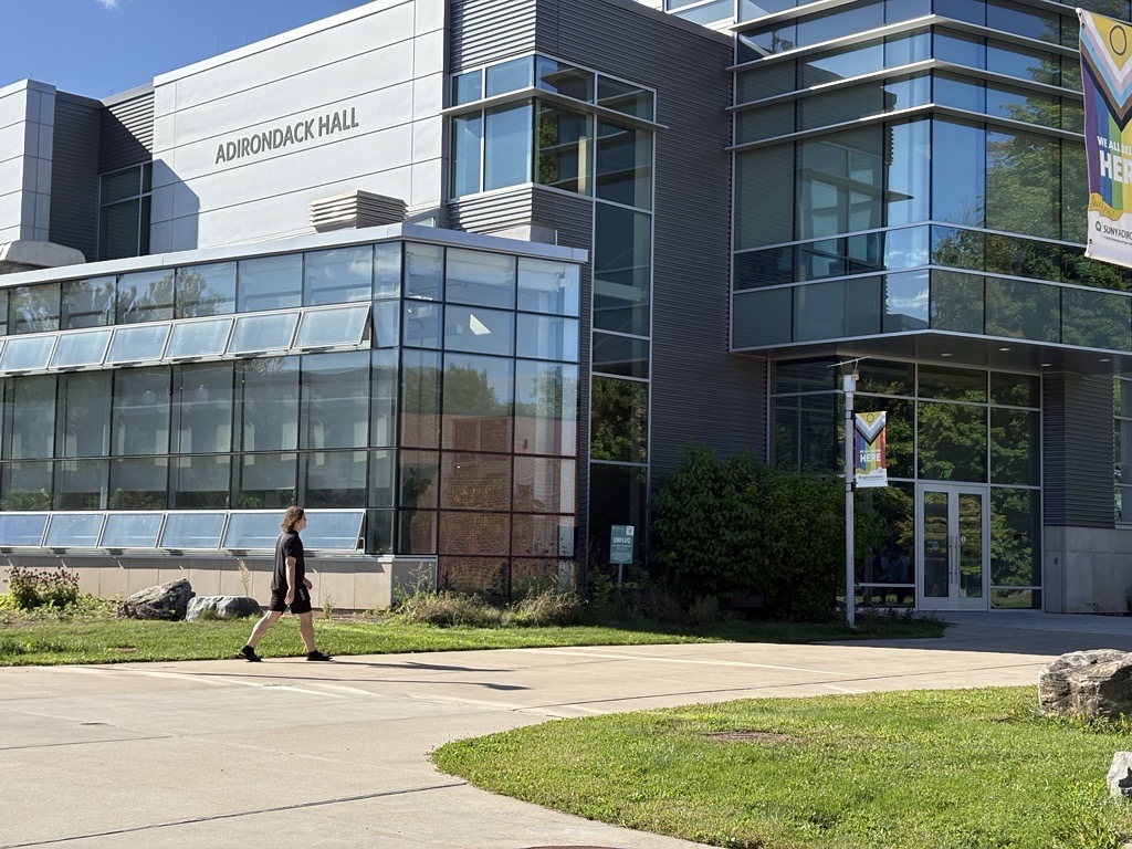 NYSDOLCommish's tweet photo. Incredible day at @SUNY Adirondack! Met President Anastasia Urtz to chat about direct-to-work training, including their new paramedics course.

Seeing their high-tech simulation labs firsthand, it’s clear they are shaping the future of our workforce! 🚀🩺 https://t.co/qVDmeTsEV6