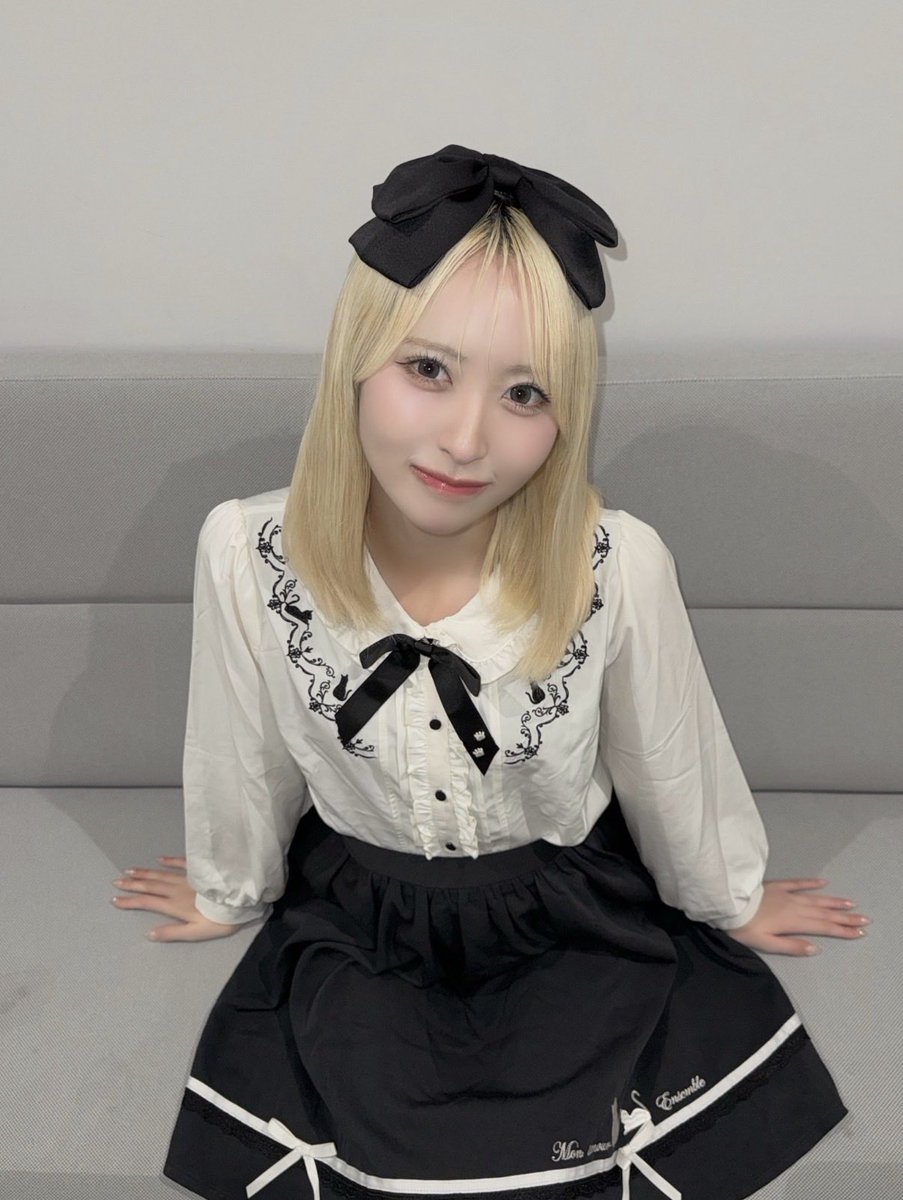sasuke_idol_bad's tweet photo. オンラインお話し会にて

なつみん(パワー🖐️🖐️)
ももきゅん(きゅんパワーチャージ���)

充電完了💪

#川中子奈月心 
#櫻井もも https://t.co/XpnvJboCz2