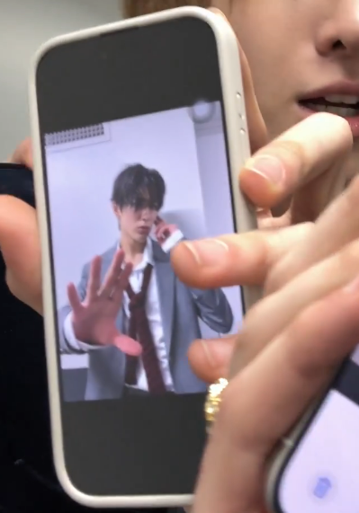 cortis_zip's tweet photo. someone pls post these photos on weverse... https://t.co/JDakJ5666n