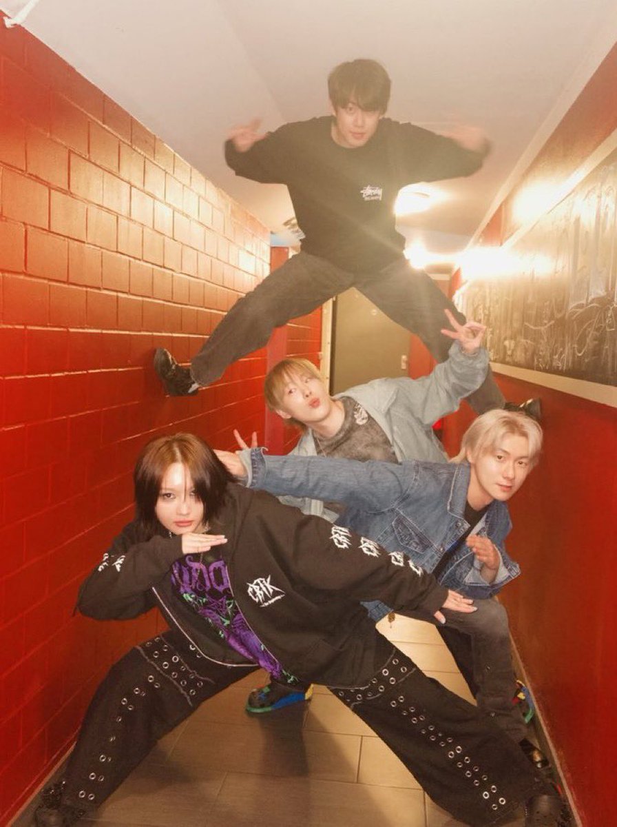 somnievol's tweet photo. this dude always climbing walls https://t.co/00G74EflqM