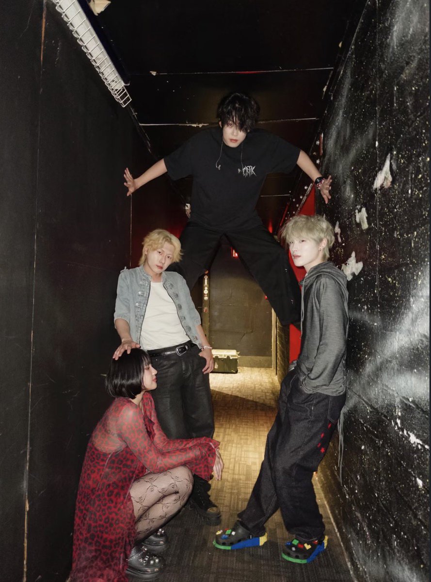 somnievol's tweet photo. this dude always climbing walls https://t.co/00G74EflqM