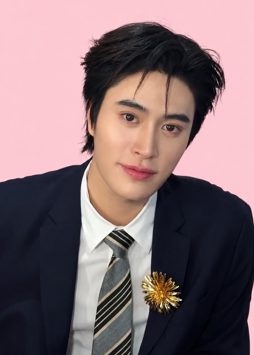 Fah_Jir's tweet photo. 💍 💐  #NewProfilePic https://t.co/9EYCxXyp82