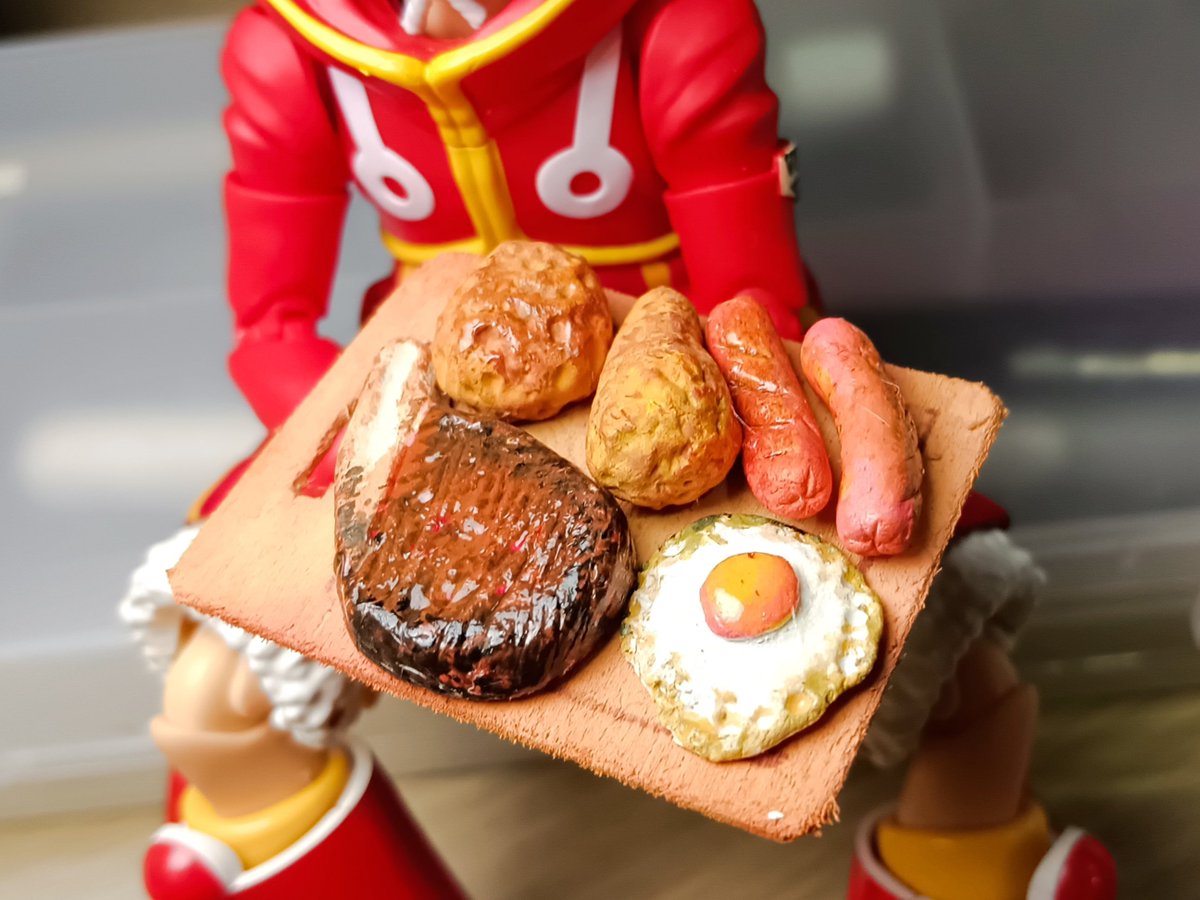 Finlatonin's tweet photo. I made miniature food for mini Luffy

#Luff #miniature #food #crafting #clay https://t.co/p29uVnqxR4