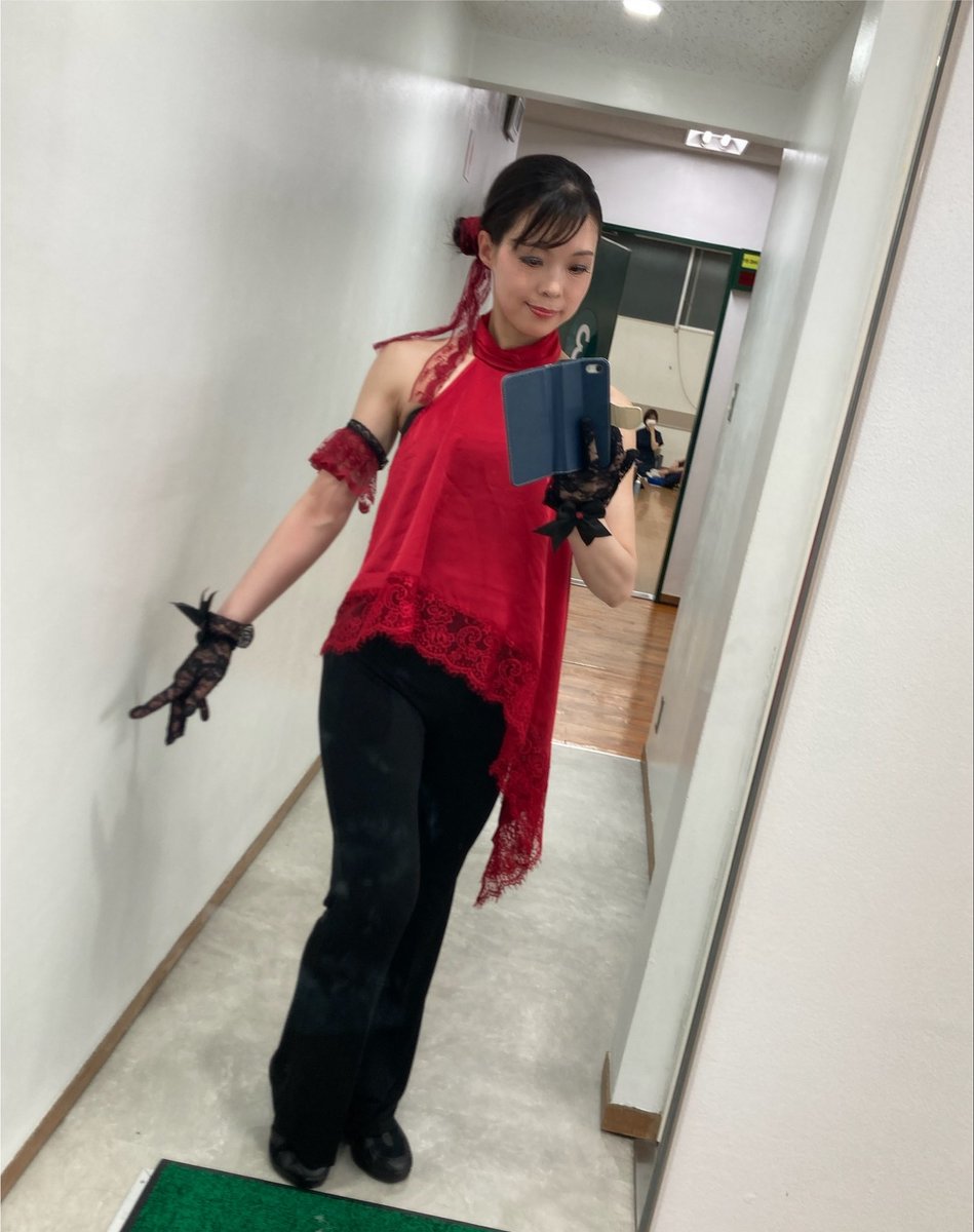 dtoko_mana's tweet photo. ダンス&amp;ソングフェスティバル終演しました！

東京での初めてのダンフェス！大阪から考えると3年ぶり？
ベティちゃんの「BOOP！」で大人可愛い楽曲と振付を披露しました！
衣装も背中&amp;肩出し！普段のわたしでは絶対着ない服でドキドキ🫣

3日間ありがとうございました！！

#1日1ツイート -23-1822 https://t.co/m8AQzKwRuS