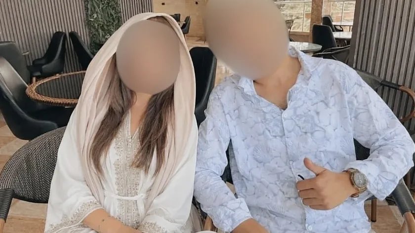 cpasdeslol_X's tweet photo. 🚨🇫🇷 ROBERT MÉNARD AVAIT REFUSÉ DE LES MARIER, SOUPÇONNANT UN MARIAGE BLANC : ILS SE SONT FINALEMENT MARIÉS EN ALGÉRIE

En 2023, le maire de Béziers avait refusé de célébrer l’union d’une Française Eva et de son compagnon algérien Mustapha, alors sous OQTF, évoquant notamment ses soupçons de mariage blanc.

Expulsé vers l’Algérie quelques jours plus tard, l’homme vient finalement d’épouser sa compagne en Algérie. (BFM)