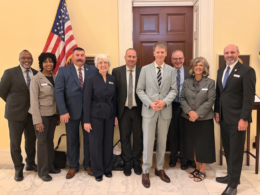 RepShreve's tweet photo. Thank you to Public Servants’ Prayer for visiting our Capitol office — and for the personalized Bible bearing our Indiana state seal.

I’m grateful for their prayers for me, my colleagues, and our country. We need wisdom and humility in this work! #IN06 https://t.co/F9nUeKA8iM