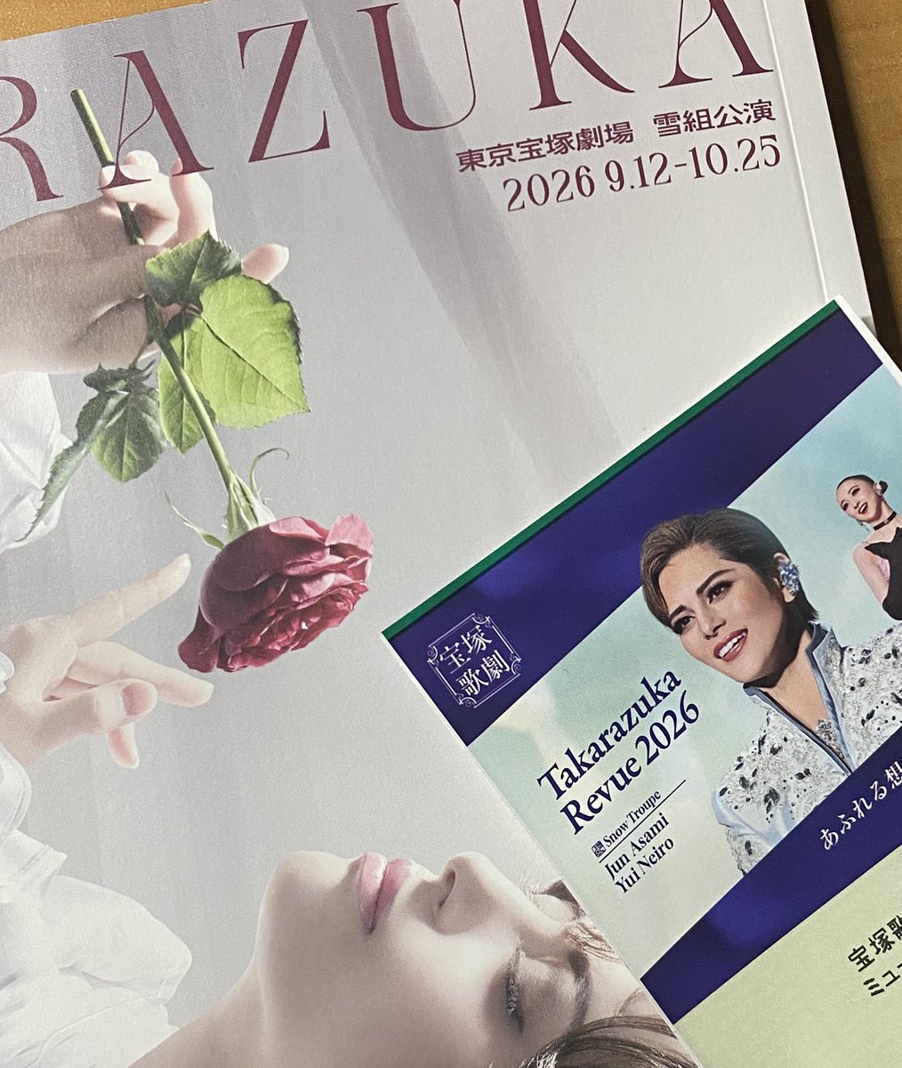 mayachon's tweet photo. 雪組ポーの一族🌹
花組ポーで私の人生で宝塚を観劇するというものが加わり生活を豊かにしてくれたので、今回の再演をとても楽しみにしておりました！しかも今このメンバーで…観てきたはずなのに幻を見たのかもしれない、自分の頭を信じていない。美しすぎて怖い。 https://t.co/m10MvH1jVQ
