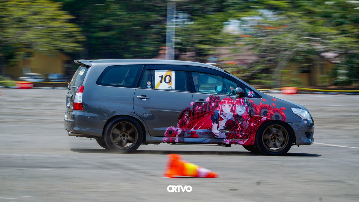 weebkuruma's tweet photo. I also took Ollienova to a autocross event &amp; pushing her to the limits of what an Innova can do, this was  huge fun! Trackday with friends is always a blast 😸

#Kureiji_Ollie #graveyART #zomrade https://t.co/6Ubt5CCMmJ