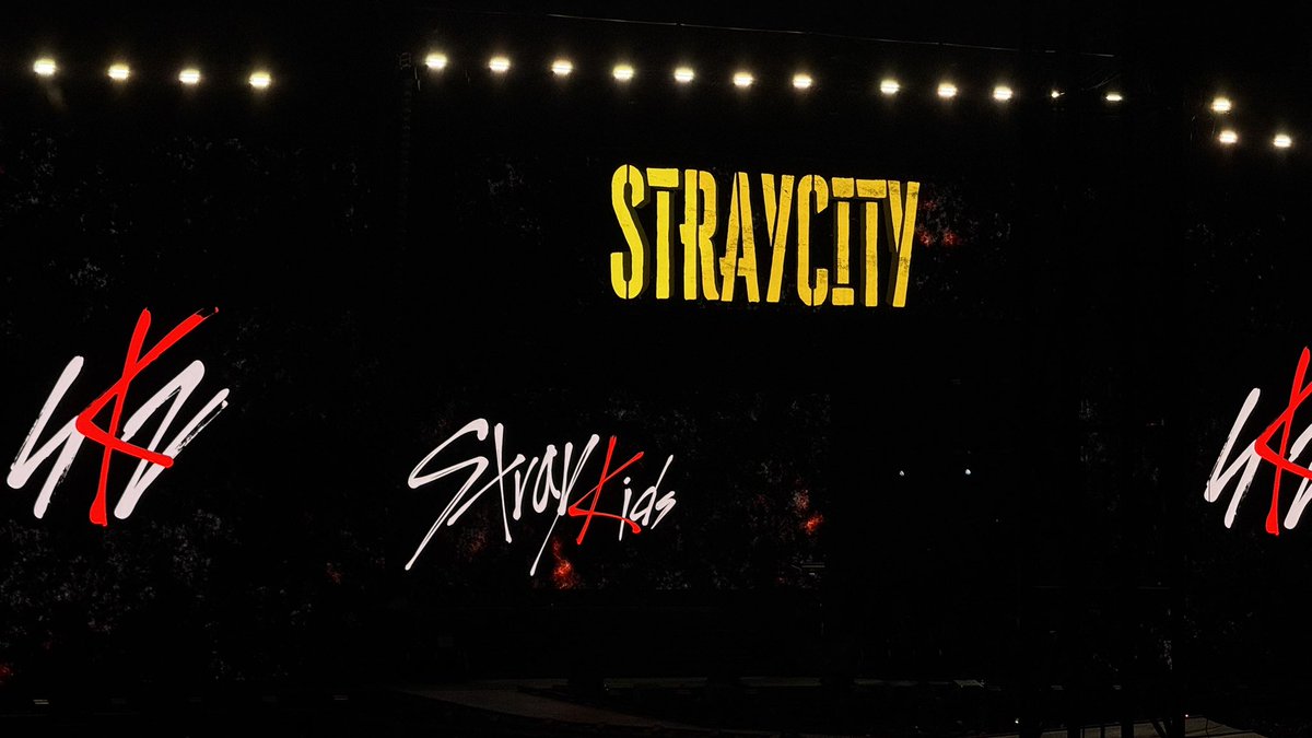 gticoqlon's tweet photo. hoy miercoles pero no ESE miercoles 

#RUN_IT_COLOMBIA
#StrayKidsEnColombia https://t.co/AcCPctP65X