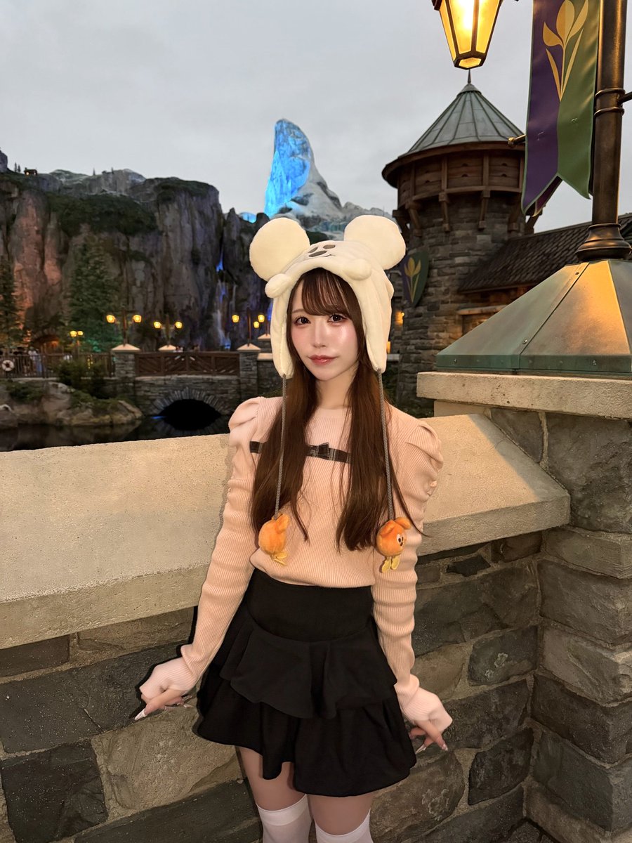 nmn_ll6's tweet photo. ディズニーでは食べることがメインです-  ̫-
 #ディズニーハロウィン  #コンカフェ嬢  #自撮り界隈 https://t.co/na43jsbQ1b