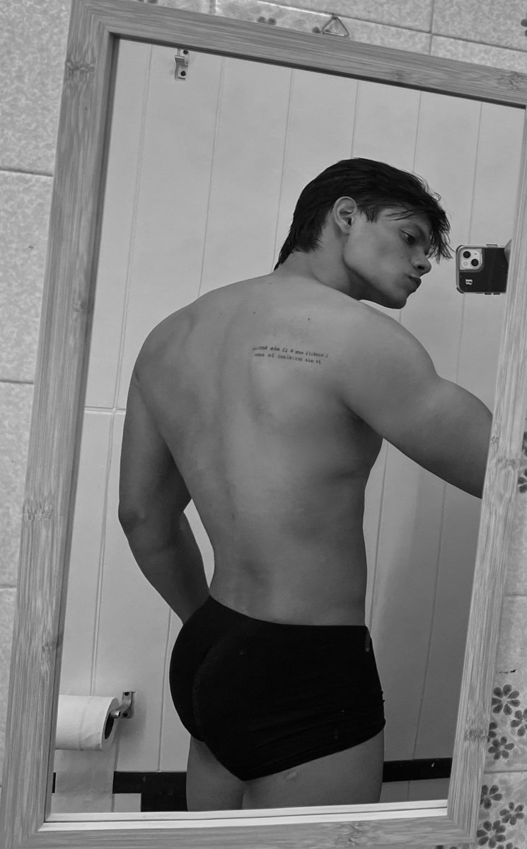 bednothing's tweet photo. 🦍👑 https://t.co/Tjo5BZeVCr