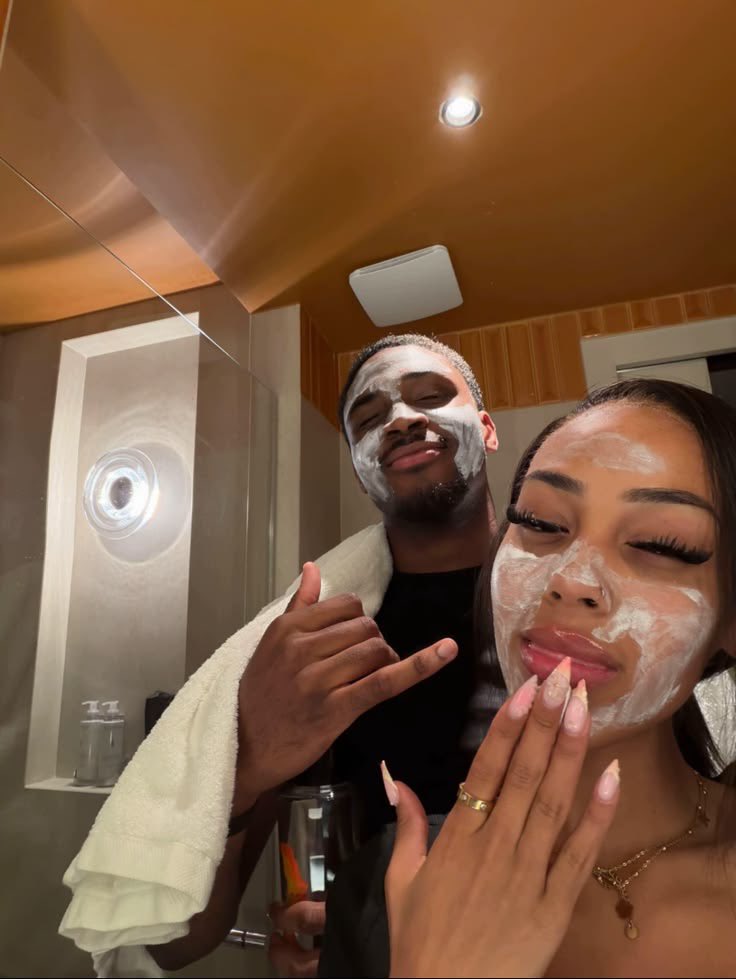 Datsme147's tweet photo. When it's 3 weeks in the relationship everything feels happy😃 
You're calling them babe already, planning dates in your head, and pretending you're not already attached❤️ https://t.co/qJ6t65XeQ5