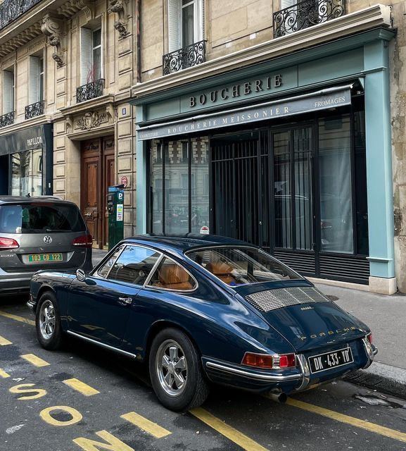 Parisianaes1's tweet photo. A 911, a butcher shop, a Haussmann facade.

Nothing else needed. https://t.co/t0wR3aX2WC