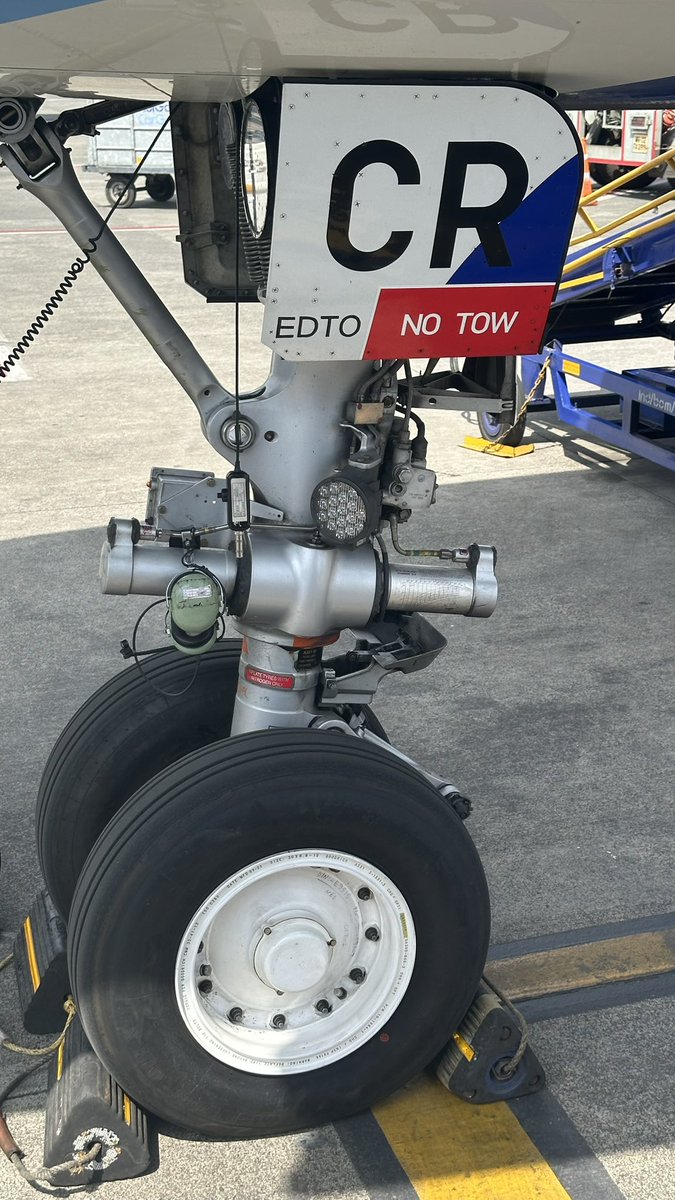 BLRAviation's tweet photo. From #BusinessClass #Stretch to ultra-low-cost #Squeeze #6E5218 8/Sep. @IndiGo6E #Mumbai needs better ground staff training to ensure a complete experience. https://t.co/LuFgWHNA8c