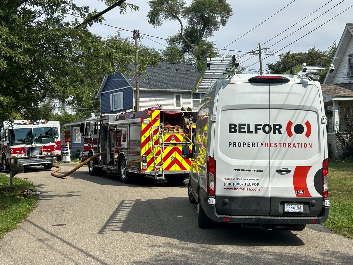 BELFORGroup's tweet photo. Always proud to stand side-by-side with our local heroes. 🚒👨‍🚒 When emergency strikes, we're right there with them to help your neighborhood recover.

#BELFOR #PropertyRestoration #DisasterRecovery #FirstResponders #FireDepartment #TeamWork https://t.co/k3L39aHgUf