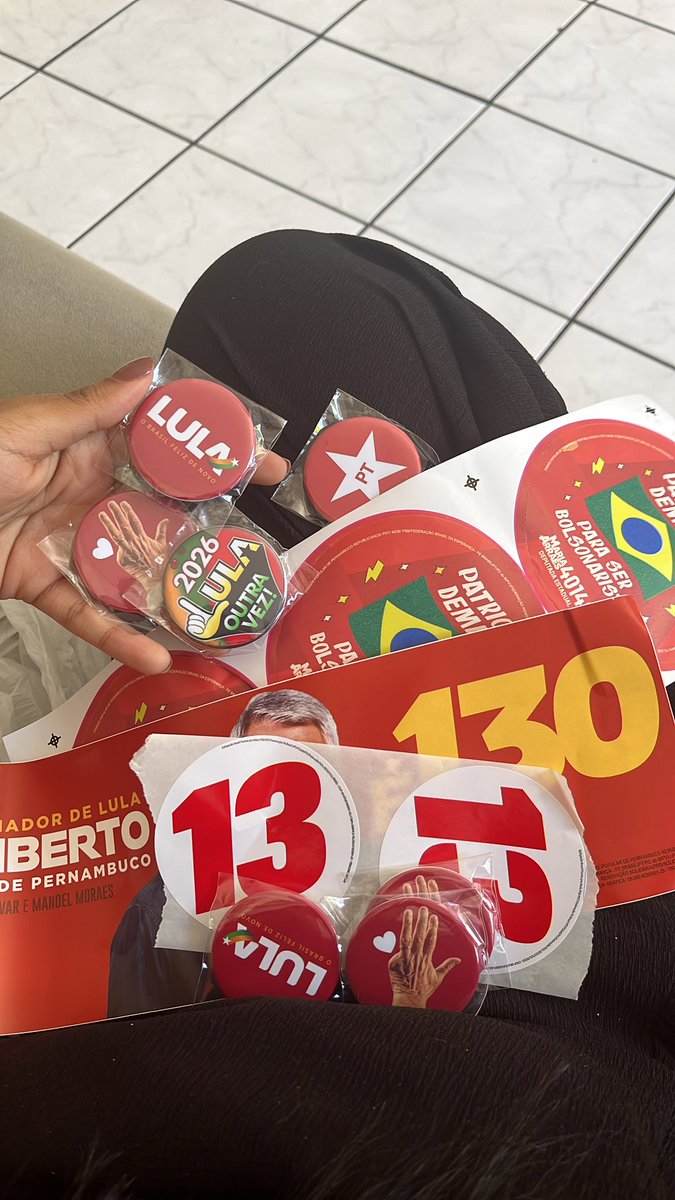 _babimelo's tweet photo. devidamente preparada pra ver painho lula sexta aqui no recife ⭐️❤️ https://t.co/qQl4iHewLT