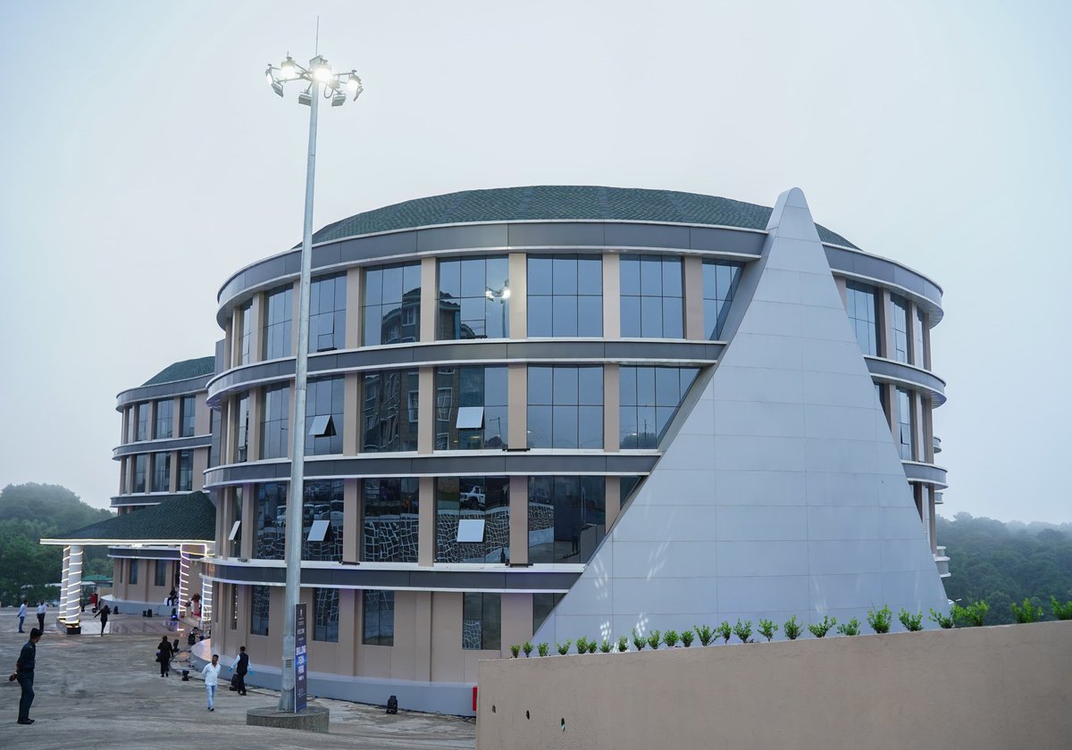 SangmaConrad's tweet photo. Elated to inaugurate Shillong Technology Park Phase II, a truly special and fulfilling moment.

The vision for an IT Park in Meghalaya began in 2008, with the dream of creating an ecosystem where innovation, entrepreneurship and technology could thrive.

Today, that dream is taking shape. I envision Meghalaya emerging as a hub for innovation, technology and solutions for the entire Northeast and the wider region, a place where people come to build, innovate, collaborate and find solutions. 

Shillong Tech Park II though inaugurated today is already booked out! This shows the growing potential and the preference of Meghalaya as the IT Hub of the North East.

With our young, tech-savvy population and growing infrastructure, we are creating the ecosystem to make this vision a reality.

The journey has begun, and the possibilities are immense.

@PMOIndia @AshwiniVaishnaw @GoI_MeitY