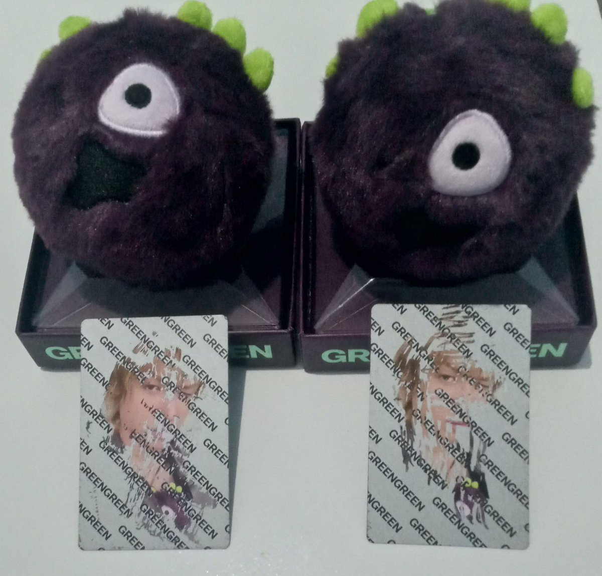 coerbeez's tweet photo. Mau aku jual unsealed set, satunya minus pc jju. Kalau mau satuan bisa. Jujur gak espek aja, kalau beli set acai yang pulang martin pentil 😭 wangi martin sc corballnya 😭 https://t.co/oD0QznuEli
