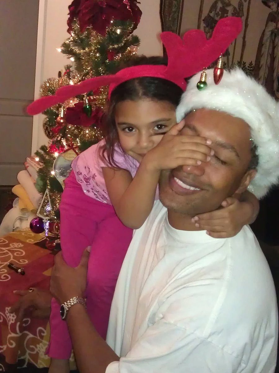 Acinho_lindo's tweet photo. CHRISTMAS! HANUKKAH! KWANZAA! I LOVE THIS TIME OF YEAR SM &amp; LOVE U ALL SM!
Sending love for the best day ever, ily all 🥰🥰🥰🥰 https://t.co/mErUVoB6y8