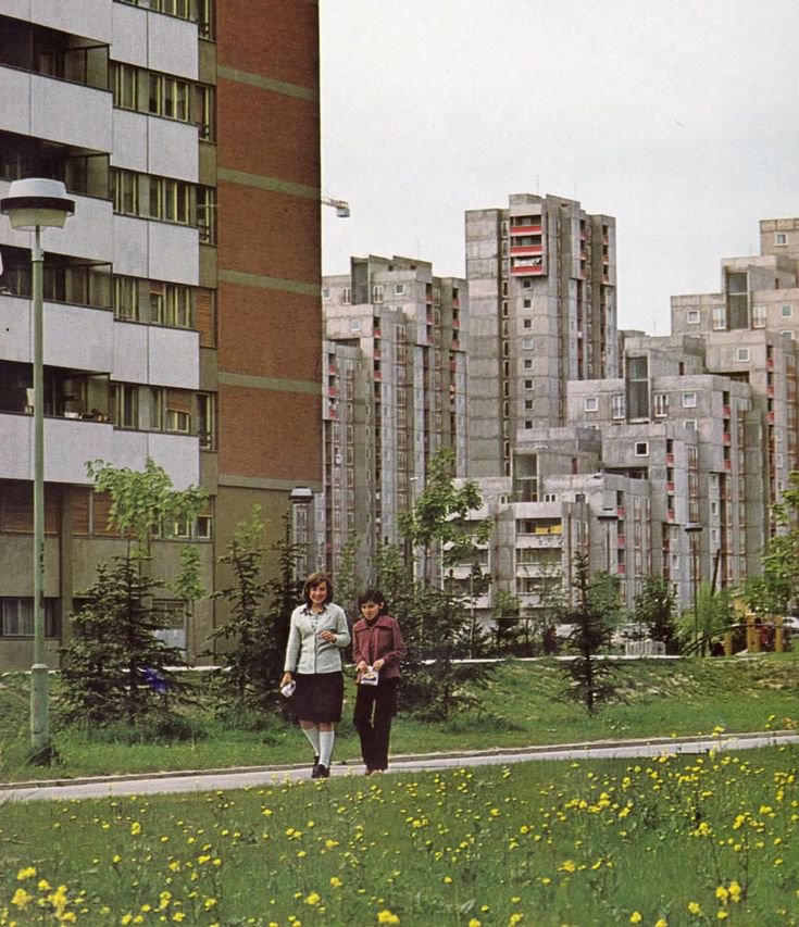 YugoslavVisuals's tweet photo. Once upon a time in Novi Beograd https://t.co/LYeWepIBch