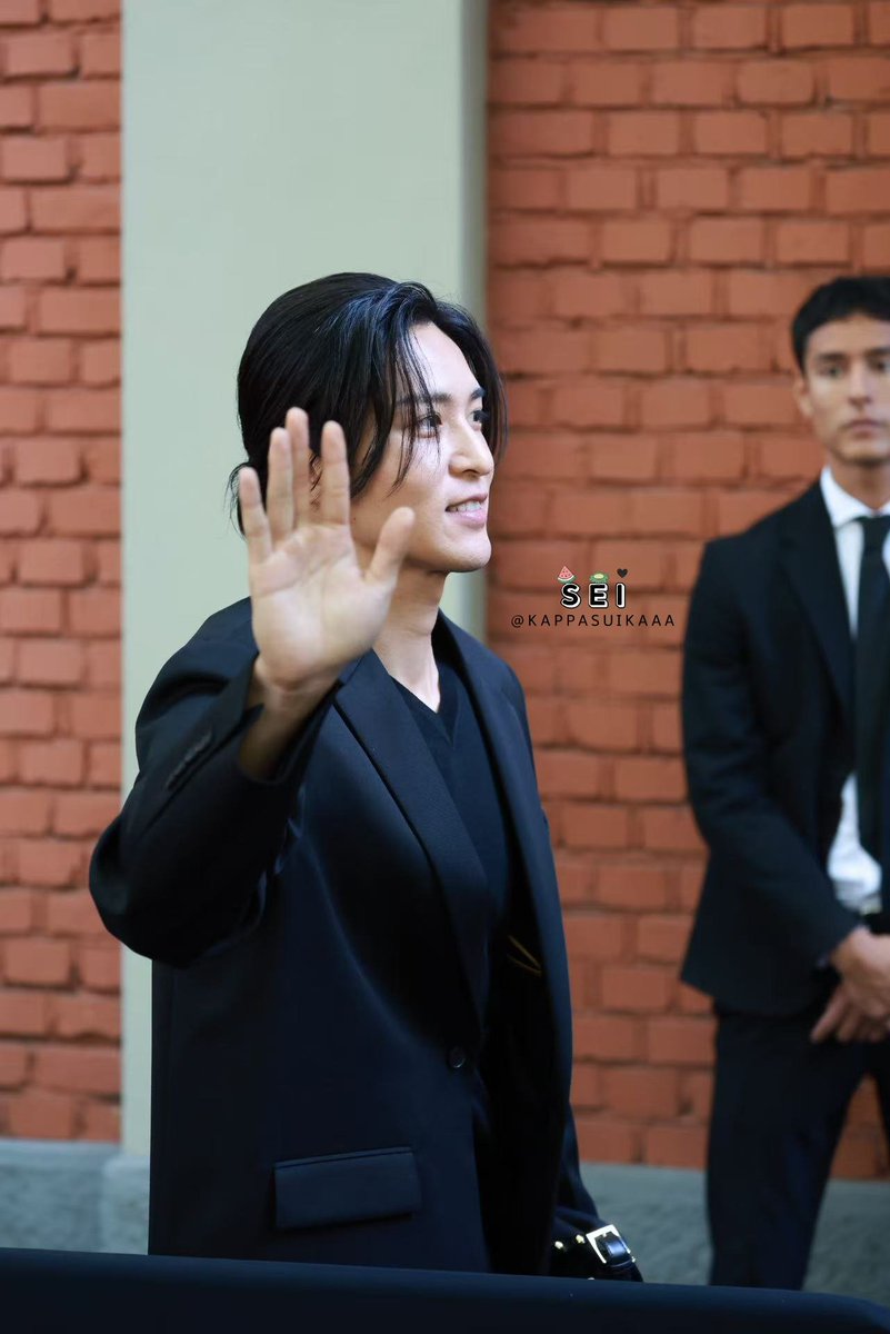 kappasuikaaa's tweet photo. 230926 FENDI SPRING/SUMMER 2027
目黒蓮 PREVIEW 

⭕️ REPOST OK 

 ❌️ PLEASE DO NOT CROP MY LOGO OUT ❌️ 

 ❌️ DO NOT EDIT W/O PERMISSION ❌️ 

 side view so defined ✨️

#RenMeguro 
#目黒蓮 
#RenMeguroxFendi
#Fendi 
#FendiSS27 https://t.co/w88uNjAUAj