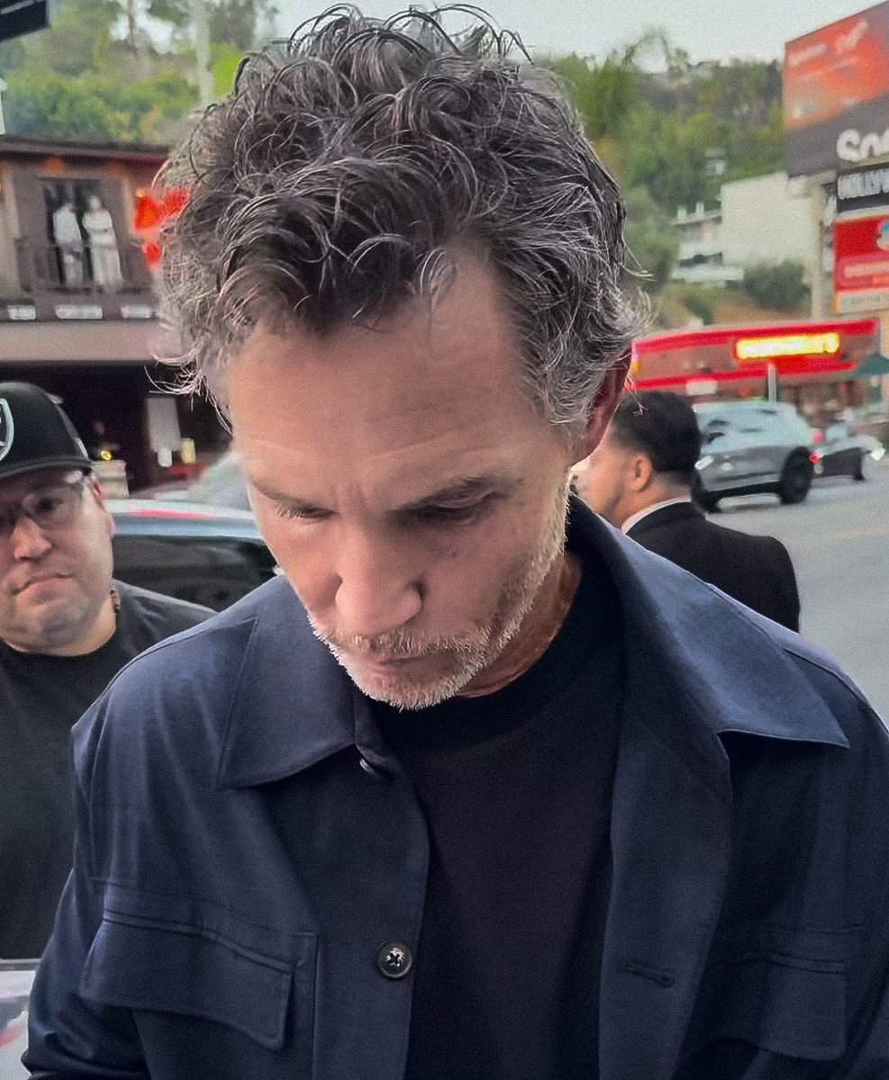 sammyyhats's tweet photo. i'm fine this is fine everything's fine but his CURLS https://t.co/U6cmTaGRTQ