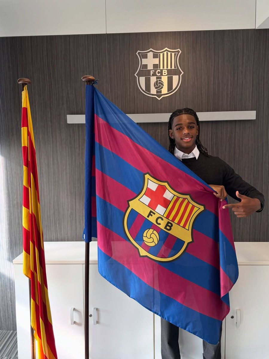BarcaTimes's tweet photo. 🚨| 𝐎𝐅𝐅𝐈𝐂𝐈𝐀𝐋: Youngster Dani Freire has officially been signed by Barça following his successful trial at the club. #fcblive 🇵🇹⭐ https://t.co/Jgwa7aYOat