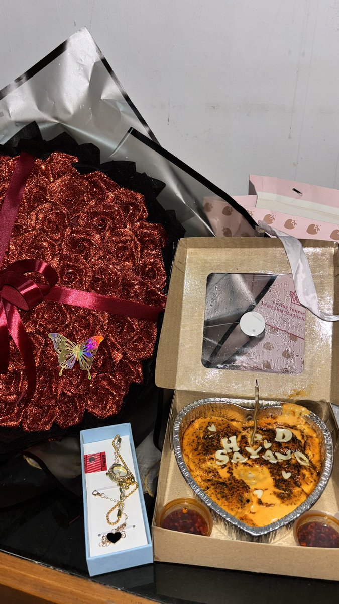 aboutputi's tweet photo. i love my bf so much much much much 🤍 https://t.co/8H3511i6d8