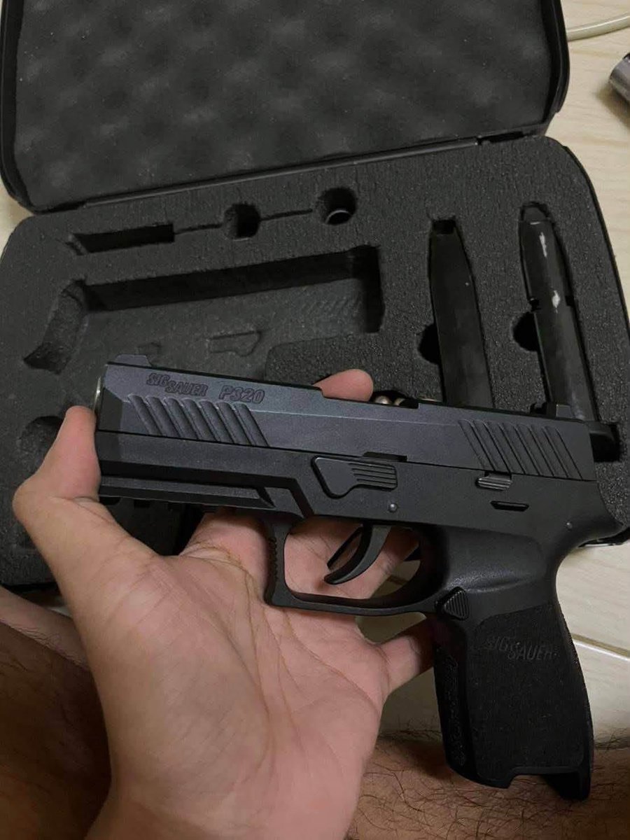 GunGunuvee's tweet photo. ขายSIG P320ราคา13000บาทระบบ100สภาพใหม่มีลูหแถมไปไห้ลองสนใจงานติดต่อสอบถามแอดไลน์🆔gun357✅💯
#ปืนเถื่อน #ฟีดดดシ゚ypシ゚  #ฟีดดดfypシ゚ 
#ฟีดด  #เปิดการมองเห็น #ปืนเถื่อนส่งจริง
#ปืนหลุดจำนำ #ปืนไม่มีทะเบียร https://t.co/pWSpUOdqSD