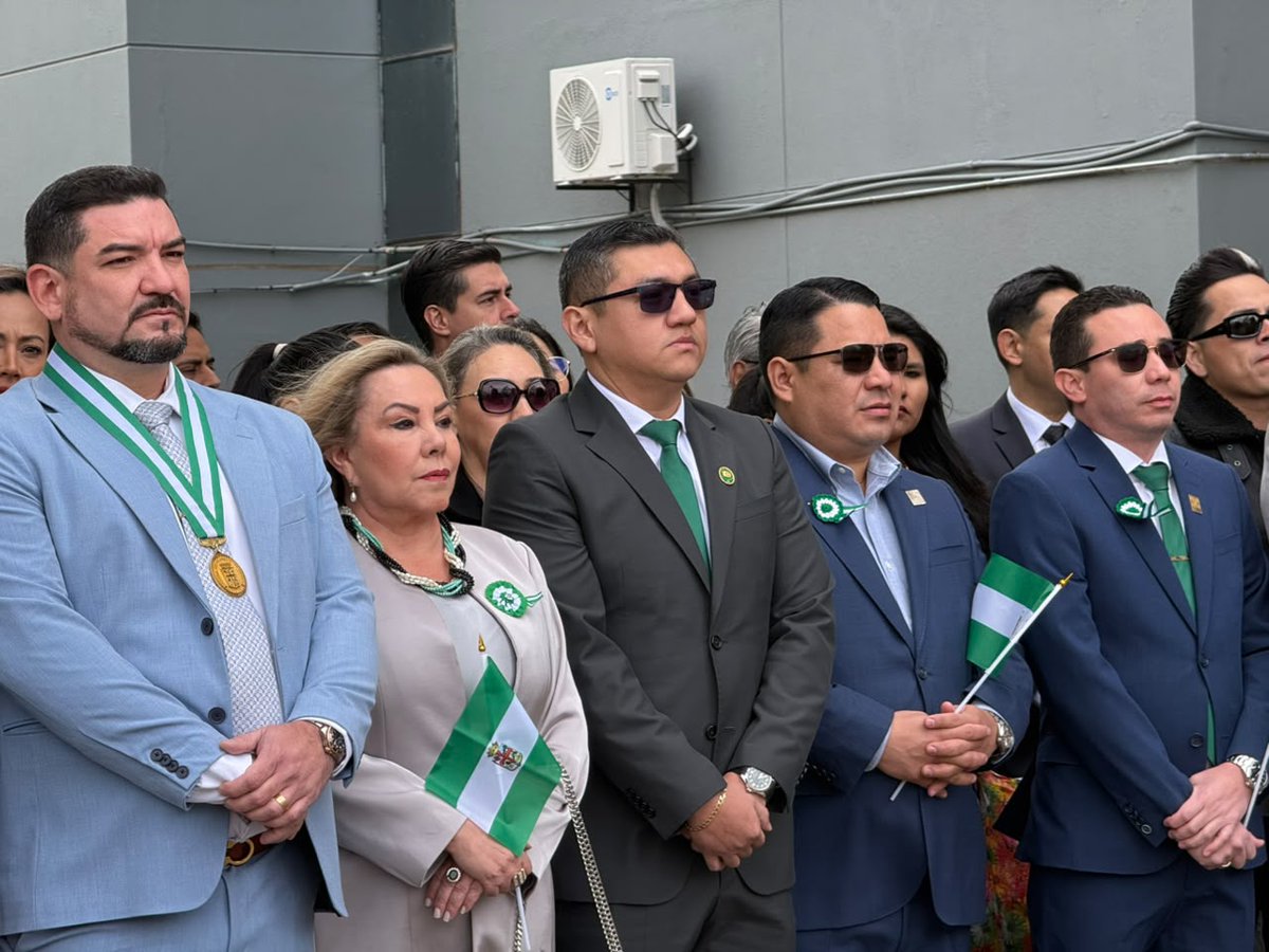 FGE_Bolivia's tweet photo. 📍 FISCAL GENERAL DESTACA COORDINACIÓN INTERINSTITUCIONAL EN HOMENAJE AL 216 ANIVERSARIO DE SANTA CRUZ

https://t.co/LBUEbPHygd

#EcosistemaROMA
#MinisterioPúblicoBolivia
#RogerMariacaFiscalGeneral https://t.co/xetpARux8D