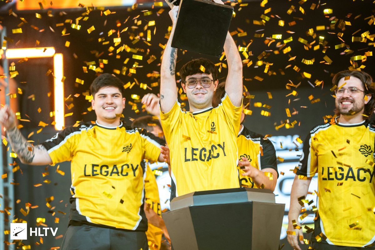infocsarg's tweet photo. 🇦🇷🥳 ¡HOY CUMPLE 22 AÑOS TRY!

Jugador argentino que disputó CUATRO majors y hace poco fue campeón en FISSURE Playground.

Aquel que con 16 años ya la rompía en 9z jugando con 100 de ping los torneos desde La Pampa.

Felicidades @TRYZSE1 👑 https://t.co/d2iaq3gFyV