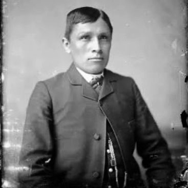 BALQYSLLIANO's tweet photo. This makes me want to cry… “Kill the Indian, save the man” they said…
Only deranged people can find this right.

(His name was Tom Torlino, member of the #Navajo Nation, who entered the “Carlisle Indian Industrial School” on October 21, 1882 and departed on August 28, 1886.) https://t.co/CTyUO6XyNg