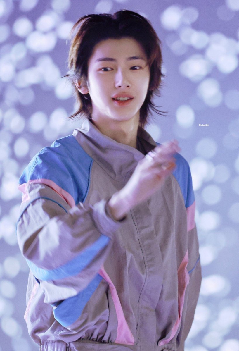 jeh2i's tweet photo. i love it when my kpop boy is a girl https://t.co/3wnR5kd9wu