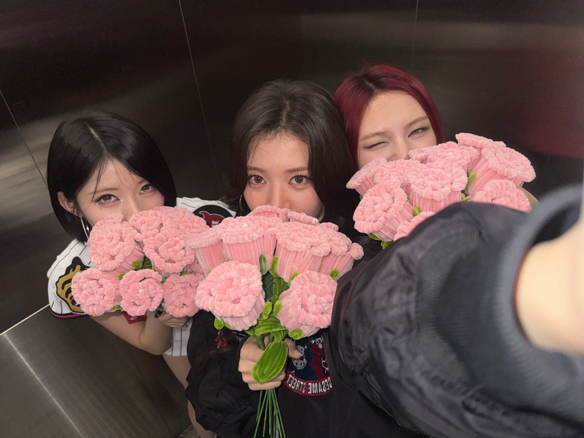 rorapics's tweet photo. #RORA weverse update https://t.co/MNKSPQYvde