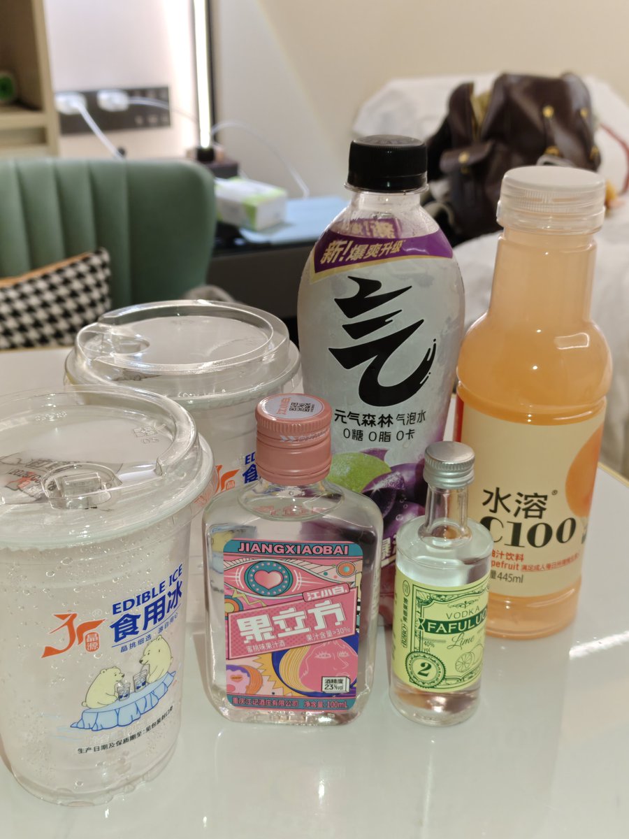 sleepingzao's tweet photo. (*｀▽´*)干杯 https://t.co/BxJrIzvTzn