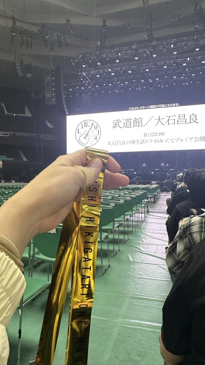 ___ra_pu's tweet photo. 銀テ？金テ？もりもり降ってきて、帰り道たくさんの知らない方々に配るという徳積み行為を初めてすることができて、感無量です https://t.co/XBok98w0ZT