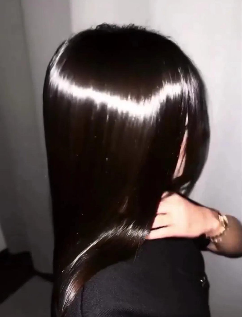 jousrnalz's tweet photo. uma indicação aleatória de uma moça aqui SALVOU meu cabelo 
gente, olha esse brilho espelhado!!! 
os japoneses não entregam só o produto, entregam o RESULTADO mesmo. https://t.co/UC25QksNeJ