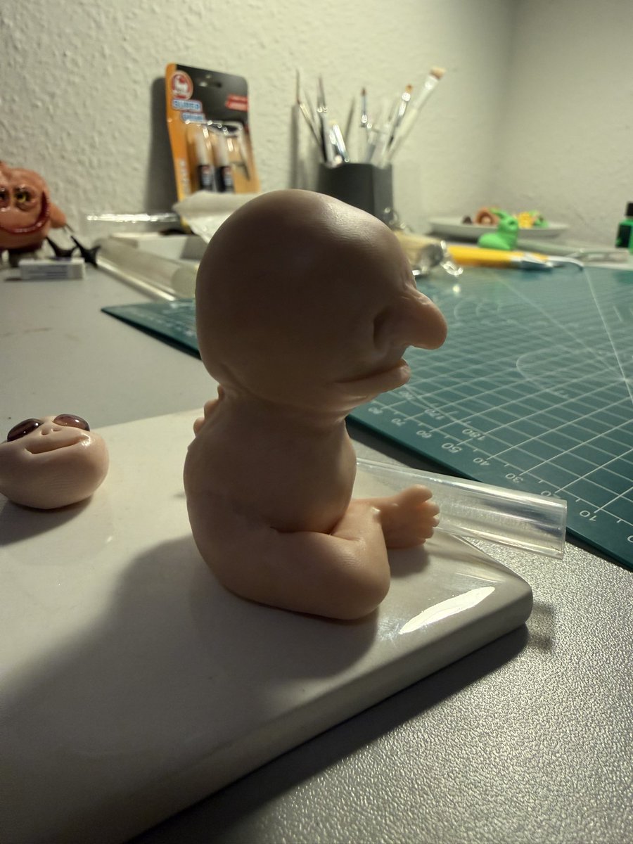 ZPOTonENG's tweet photo. 23% done… hopefully gonna turn out horrible…

#polymerclay #claycreatures https://t.co/YfLpAAC6K1
