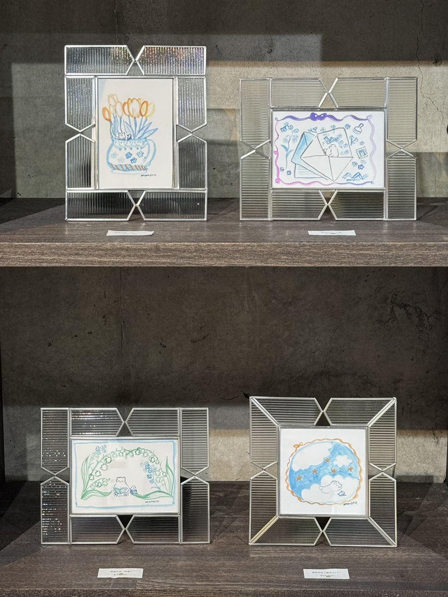 kanade_aoto's tweet photo. ももろさんのタイル作品、何周もして、何回も眺めてた。母親は2匹のキツネさんがめっちゃお気に入りだったみたい。

BLUE POOL(@bluepool_ga)さんの空間も大好き。前回は晴れてて陽が差し込んでたんだけど、雨の日も好き。 https://t.co/LPfx4077sK